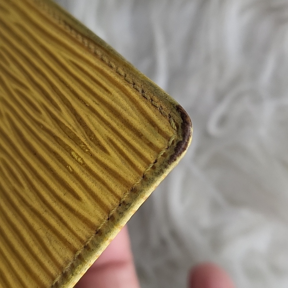 Louis Vuitton yellow epi card holder - Picture 9 of 12